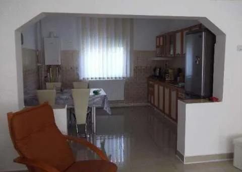 Vila 4 camere - Imaginea 4