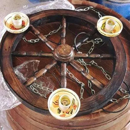 Candelabru rustic din roata de car - Imaginea 1