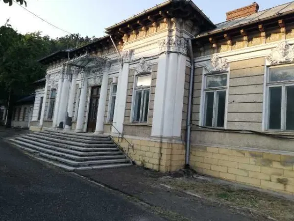 Constructie deosebita, zona ultracentrala. - Imaginea 2