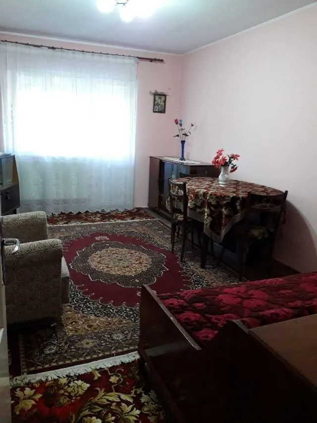 Vand apartament 2 camere, conf. 1A, decomandat, zona Nord- sp. Judetean - Imaginea 1