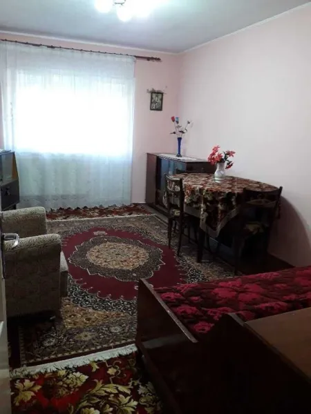 Vand apartament 2 camere, conf. 1A, decomandat, zona Nord- sp. Judetean - Imaginea 1