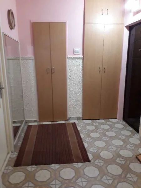 Vand apartament 2 camere, conf. 1A, decomandat, zona Nord- sp. Judetean - Imaginea 3