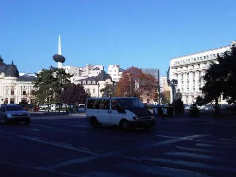 Vand Schimb 3 Camere Bucuresti Universitate Piata Revolutiei - Imaginea 1