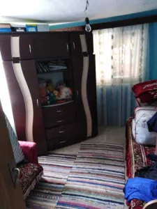 Casa cu 4 camere de vanzare