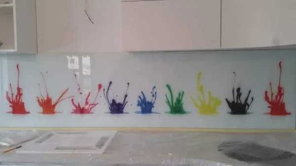 Sticla colorata sau printata in bucatarie - Imaginea 2