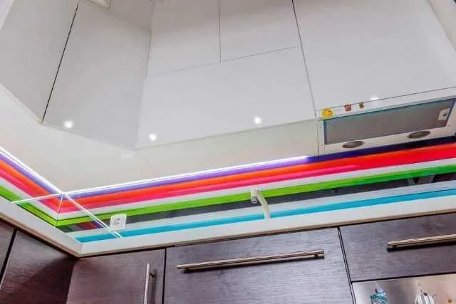Sticla colorata sau printata in bucatarie - Imaginea 4