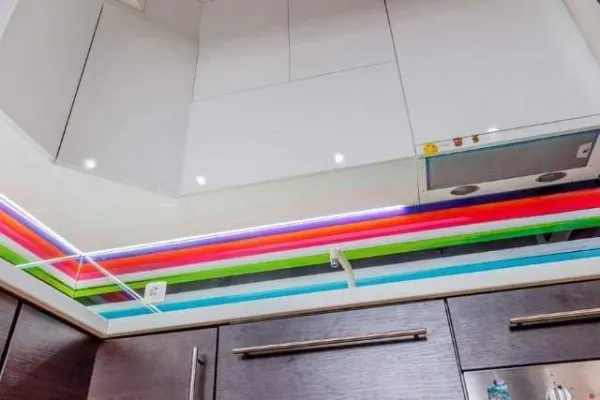 Sticla colorata sau printata in bucatarie - Imaginea 4