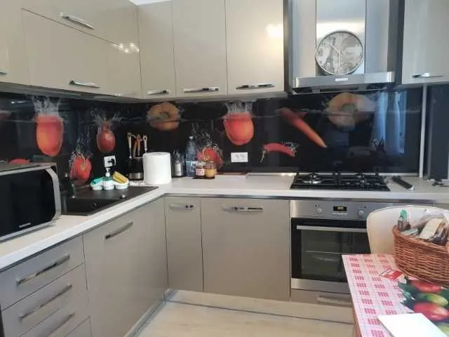 Sticla colorata sau printata in bucatarie - Imaginea 6