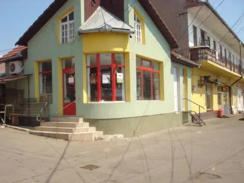 Vand spatiu comercial central. Vad excelent! - Imaginea 1
