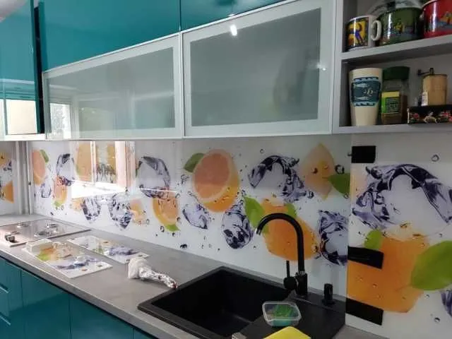 Sticla colorata sau printata in bucatarie - Imaginea 8