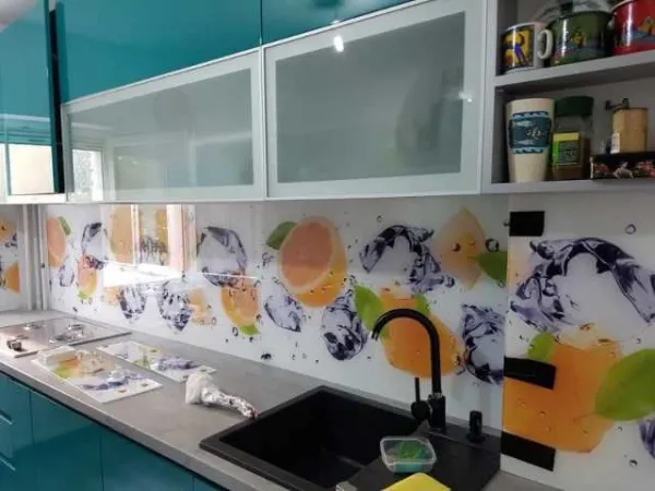 Sticla colorata sau printata in bucatarie - Imaginea 8