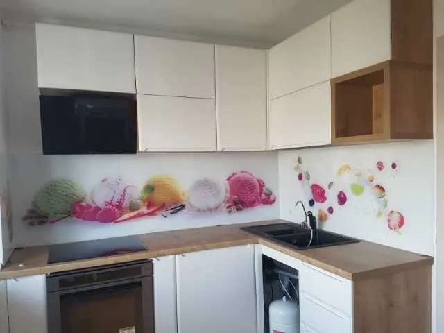 Sticla colorata sau printata in bucatarie - Imaginea 9