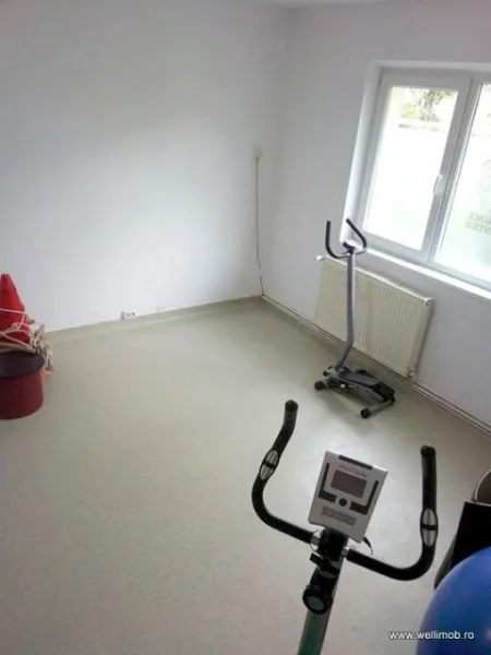 De vanzare apartament cu 3 camere - Imaginea 3