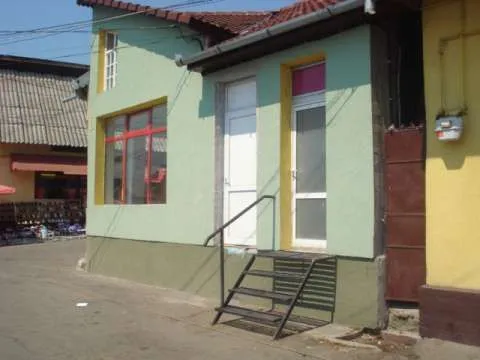 Vand spatiu comercial central. Vad excelent! - Imaginea 2