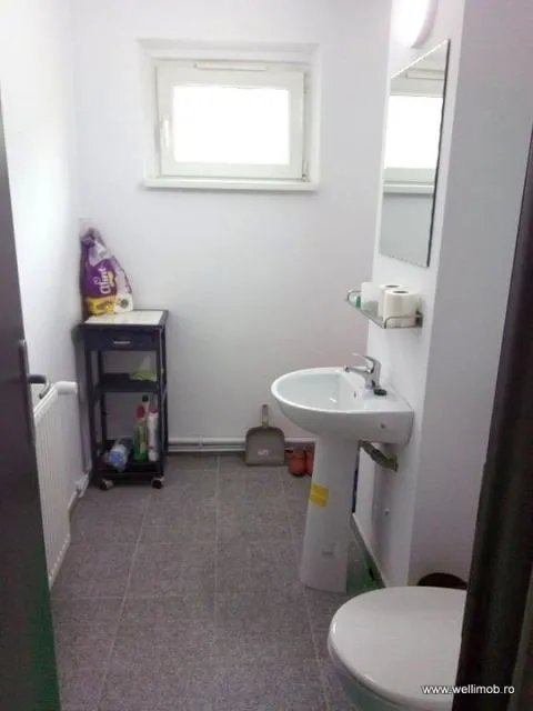 De vanzare apartament cu 3 camere - Imaginea 8
