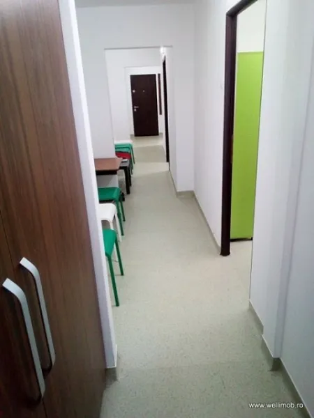 De vanzare apartament cu 3 camere - Imaginea 9