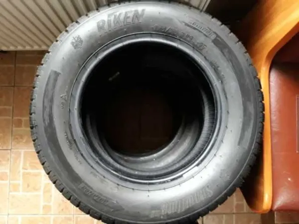 Vand cauciucuri de iarna 175/ 70 R13 - Imaginea 2