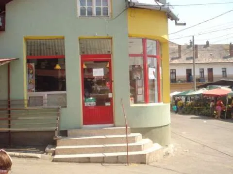 Vand spatiu comercial central. Vad excelent! - Imaginea 3