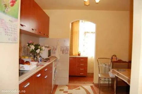APARTAMENT DECOMANDAT 2 CAMERE - Imaginea 1