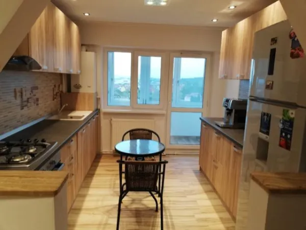 Apartament rezidential cu 3 camere, mobilat si utilat, str. Pietroasa. - Imaginea 3