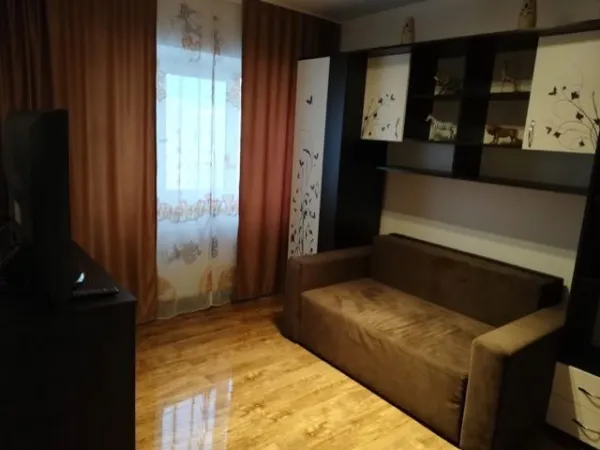 Apartament rezidential cu 3 camere, mobilat si utilat, str. Pietroasa. - Imaginea 7