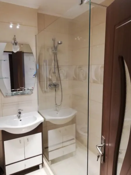Apartament rezidential cu 3 camere, mobilat si utilat, str. Pietroasa. - Imaginea 9