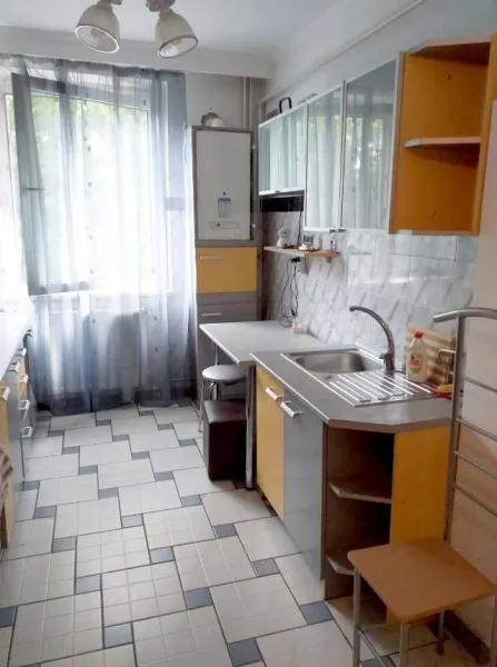 Vand apartament 2 camere, situat in Pitesti, strada Constructorilor, cartier Craiovei - Imaginea 4