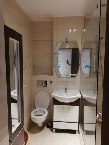 Apartament rezidential cu 3 camere, mobilat si utilat, str. Pietroasa. - Imaginea 10