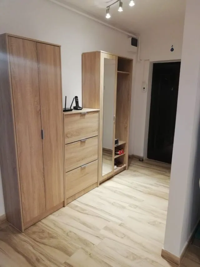 Apartament rezidential cu 3 camere, mobilat si utilat, str. Pietroasa. - Imaginea 12
