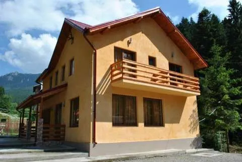 vila( pensiune) in statiunea Durau - Imaginea 1