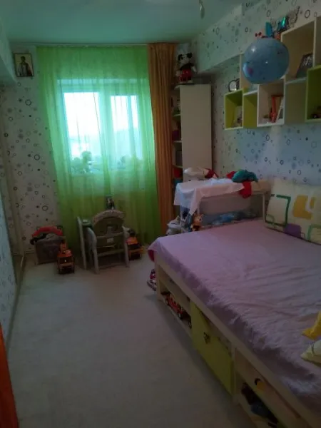 Vand apartament 3 camere - Imaginea 4