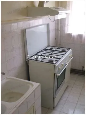 Vand apartament 2 camere - Imaginea 3