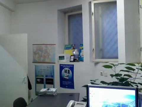 Vand spatiu birouri 4 camere central - Imaginea 1