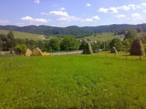 vand teren intravilan, 1200 mp, curtea de arges (valea iasului) - 15.000 eur