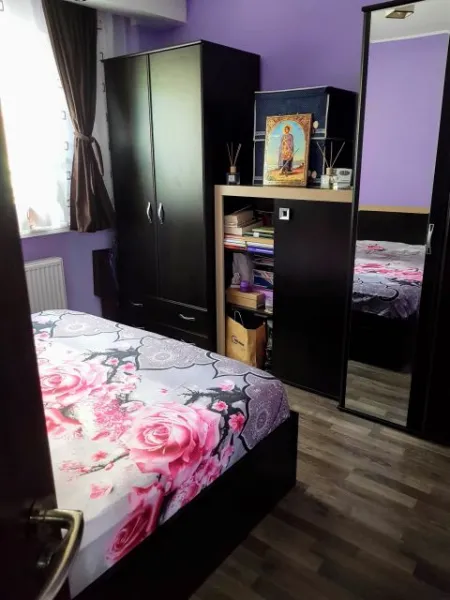 Proprietar, vand apartament 3 camere, Craiovita Noua, et. 1, zona linistita - Imaginea 2