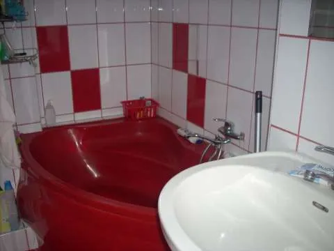 Vand apartament 2 camere decomandat - Imaginea 2
