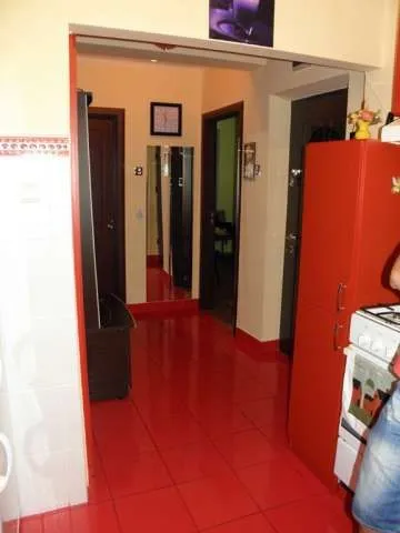 Onesti, de vanzare APARTAMENT decomandat cu 3 CAMERE - Imaginea 5