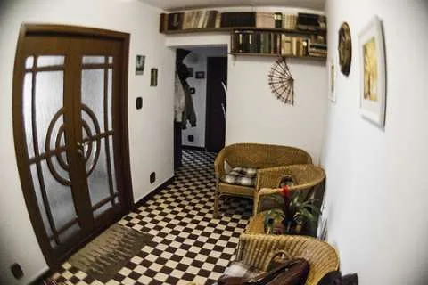 Vand apartament 3 camere conf. 1 et. 1 in Caransebes - Imaginea 1