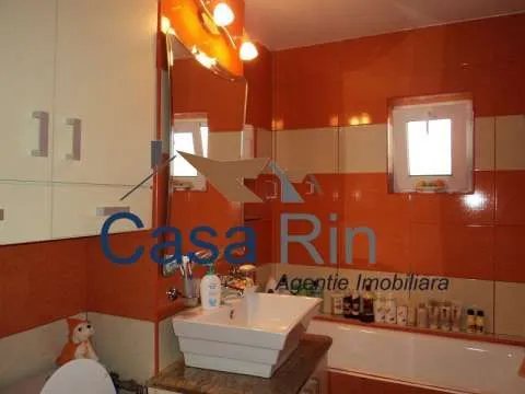 Vand garsoniera cf. 1 Onesti, bloc nou - Imaginea 1