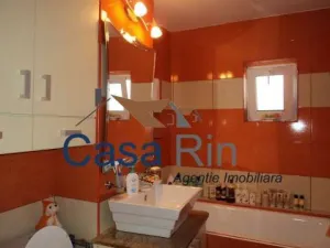 Vand garsoniera cf. 1 Onesti, bloc nou