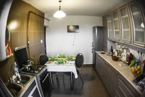 Vand apartament 3 camere conf. 1 et. 1 in Caransebes - Imaginea 4