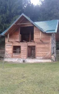 vand teren 500 mp si casa in constructie 70 mp Slatioara, Stulpicani, 17 km distanta de Gura Humorului