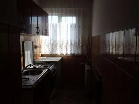 apartament de vanzare cu 2 camere - Imaginea 1