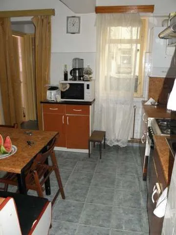 ONESTI, DE VANZARE apartament DECOMANDAT CU 3 CAMERE in bloc nou - Imaginea 2