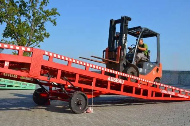 Foarte buna Rampa mobila AUSBAU de ridicare hidraulica producetorului - Imaginea 1