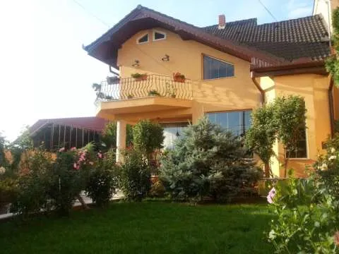 Casa moderna 4 camere, 180 s. u. , Zona Centrala,0741695087 - Imaginea 1