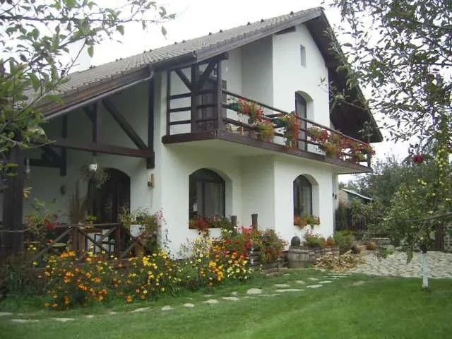 Pensiune AgroTuristica de 4* in Cartisoara, Sibiu, angajeaza 2 persoane ( poate fi si cuplu) - Imaginea 1