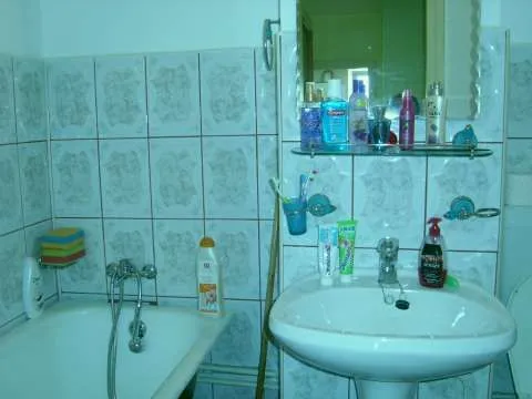 ap 2 camere, decomandat, zona Kaufland, pret negociabil - Imaginea 1