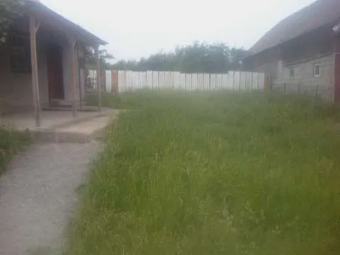 casa cu gradina la Monor - Imaginea 1