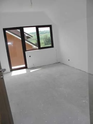 De vanzare VILA in Onesti in suprafata de 165 mp - Imaginea 3